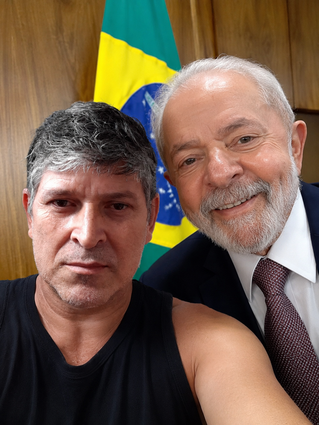 Exemplo de selfie camarada gerada por IA
